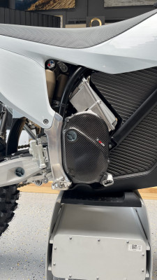 Wolfcarbon Karbon Motorschutz für Stark Varg EX MX 2023-2025