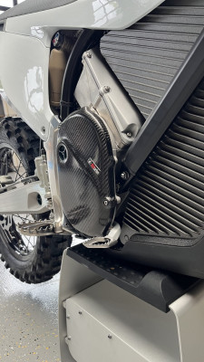 Wolfcarbon Karbon Motorschutz für Stark Varg EX MX 2023-2025