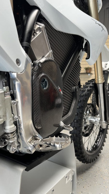 Wolfcarbon Karbon Motorschutz für Stark Varg EX MX 2023-2025