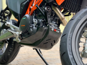 Wolfcarbon Carbon Engine Guard for KTM 690 Husqvarna 701