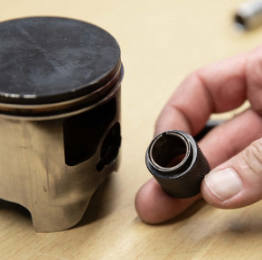 X-Grip piston clip tool